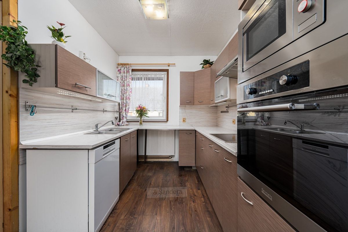 Prodej rodinného domu 207 m², pozemek 617 m² – fotografie 4