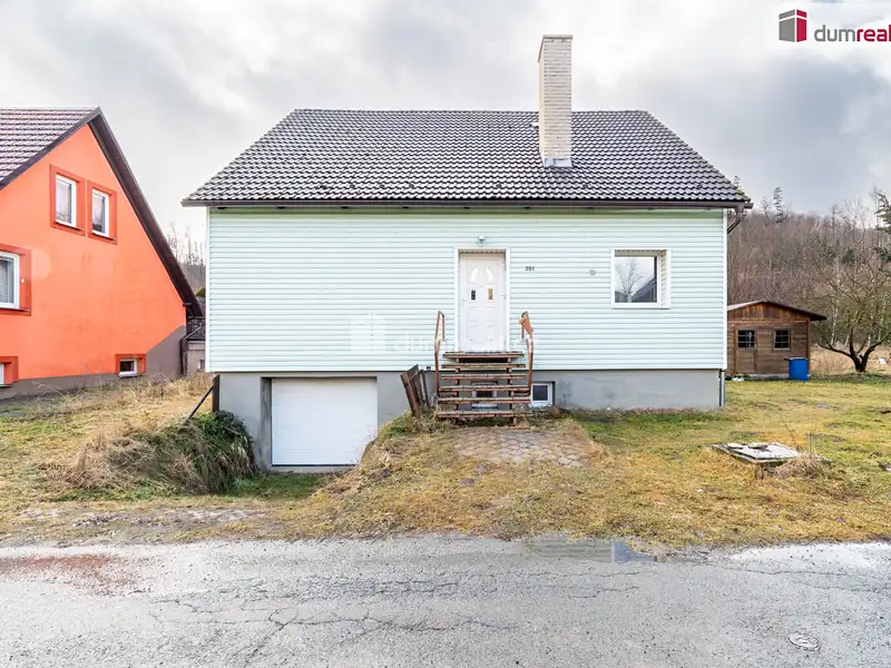 Prodej rodinného domu 220 m², pozemek 614 m², Karlovice – náhled fotky 1