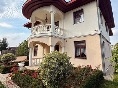 Prodej vily 400 m², pozemek 794 m²
