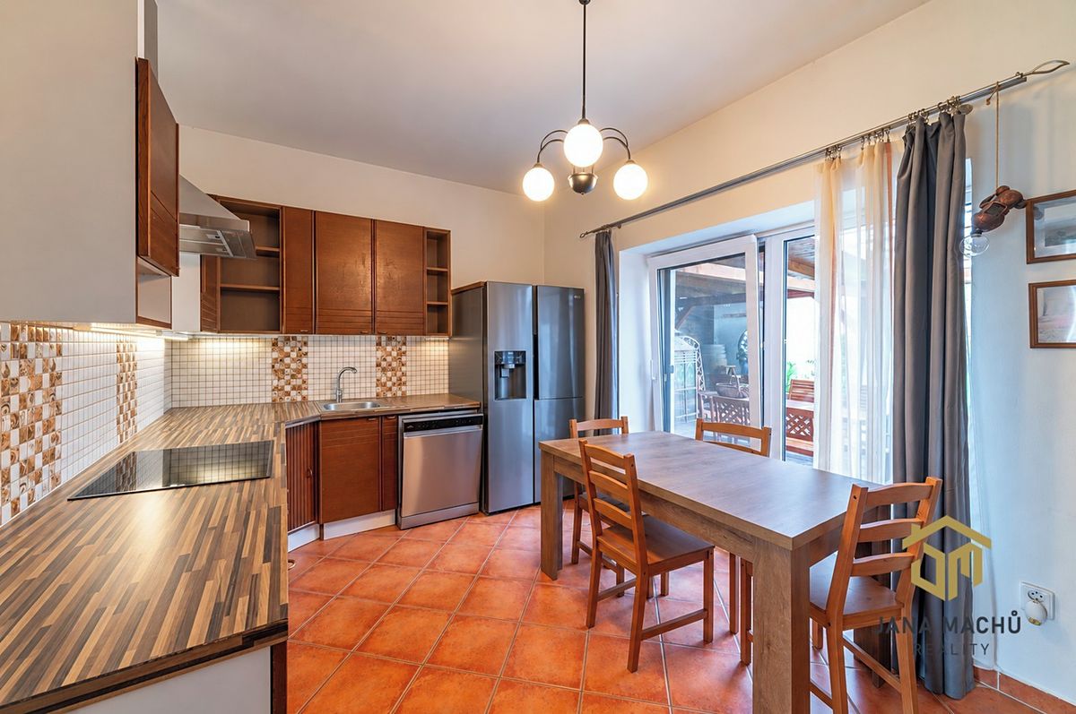 Prodej rodinného domu 140 m², pozemek 1387 m² – fotografie 3