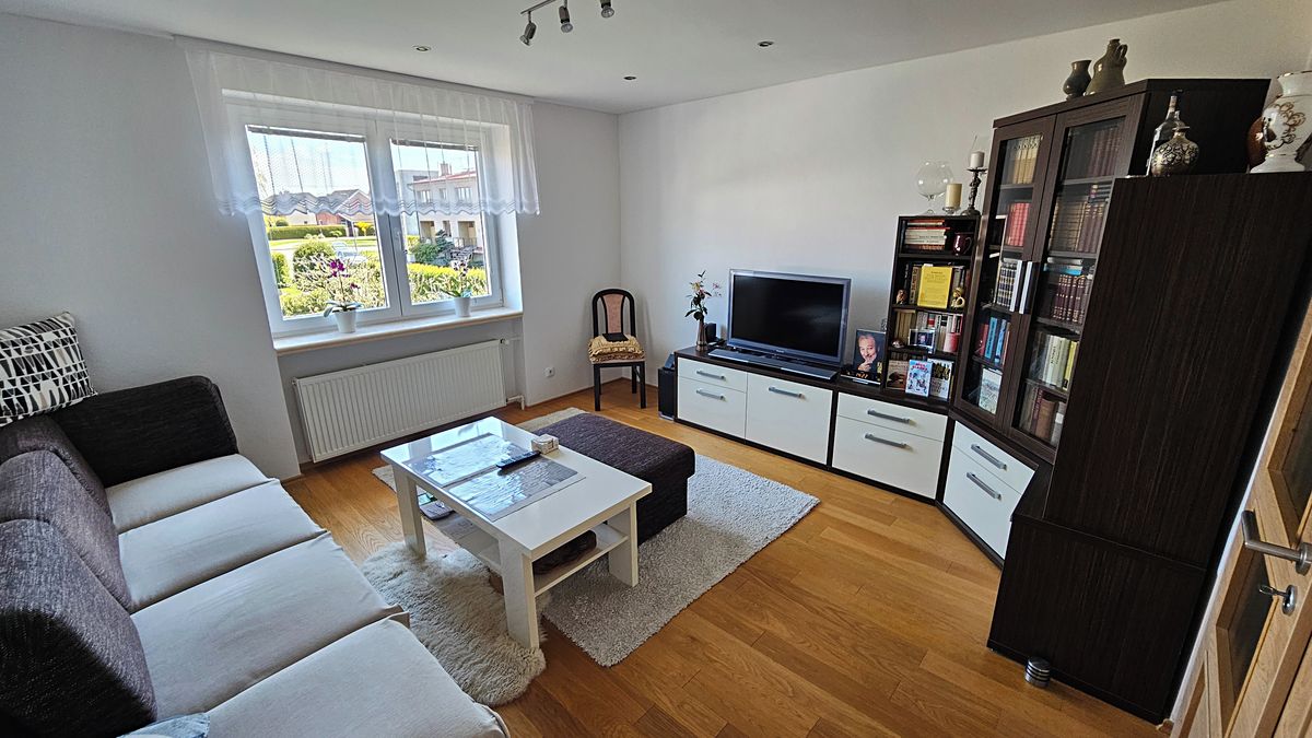Prodej rodinného domu 197 m², pozemek 771 m² – fotografie 3