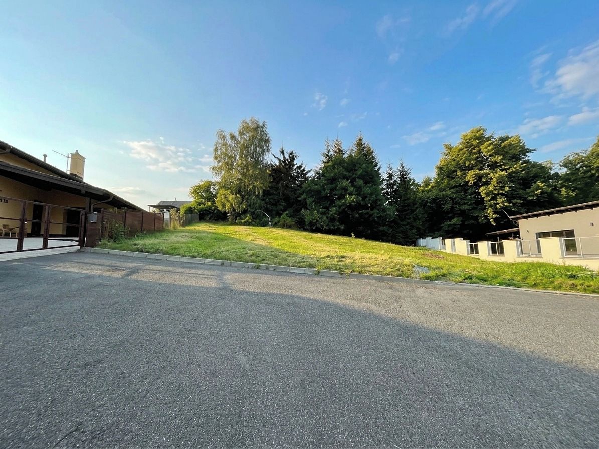 Prodej stavebního pozemku 819 m² – fotografie 3