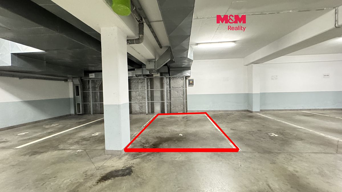 Pronájem garážového stání 13 m²