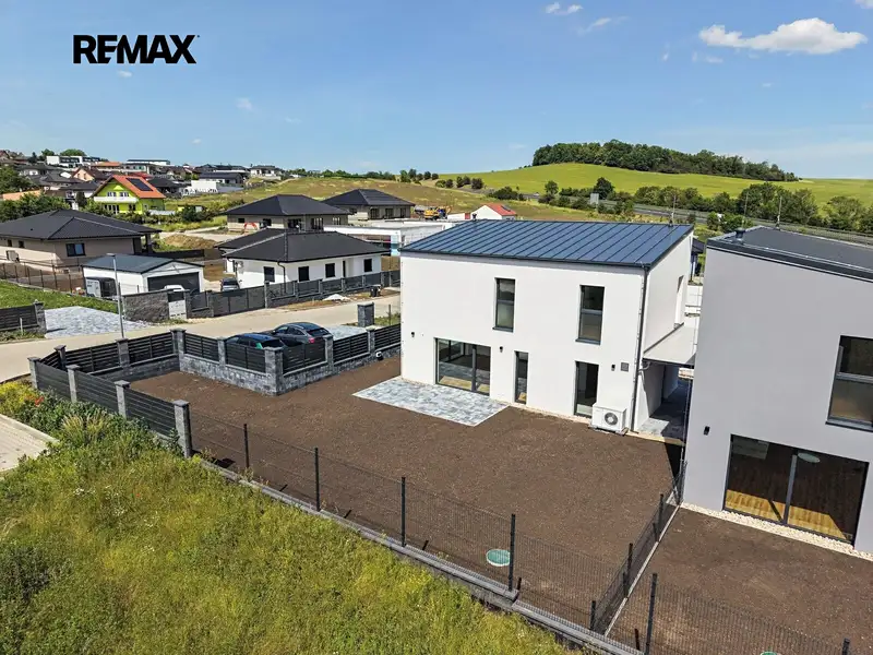 Prodej rodinného domu 104 m², pozemek 416 m², Kladruby – náhled fotky 2