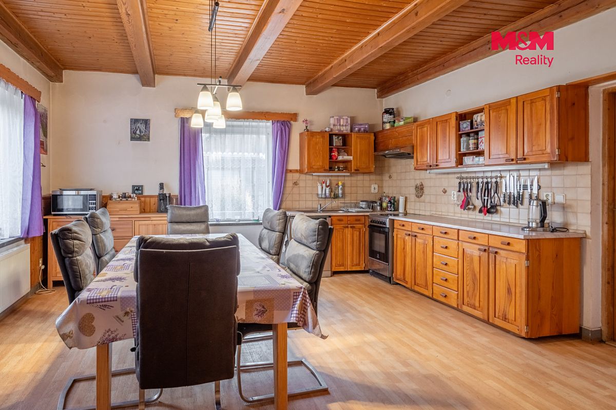 Prodej rodinného domu 273 m², pozemek 2829 m² – fotografie 4