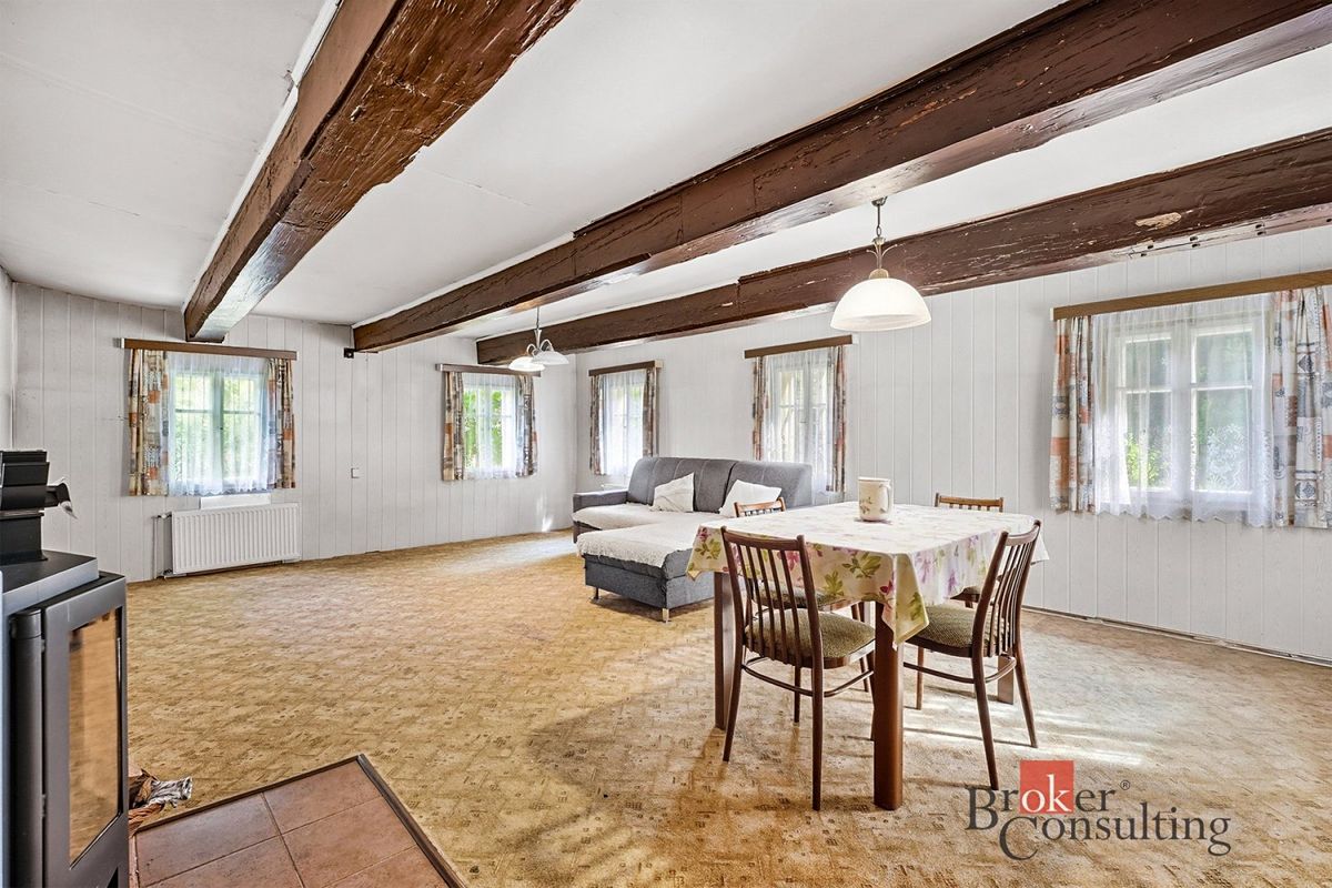 Prodej rodinného domu 220 m², pozemek 2750 m² – fotografie 2
