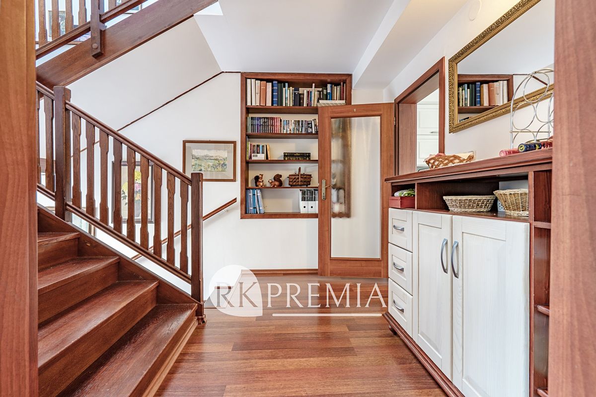 Prodej rodinného domu 171 m², pozemek 148 m² – fotografie 4
