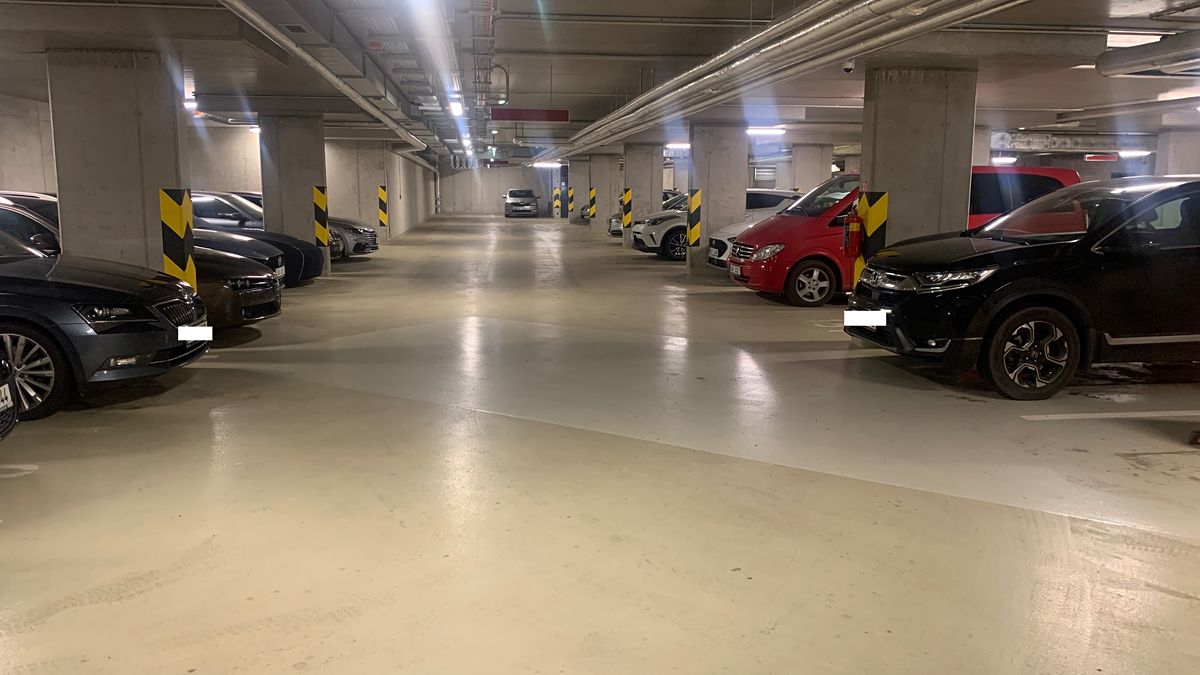 Pronájem garážového stání 16 m² – fotografie 3
