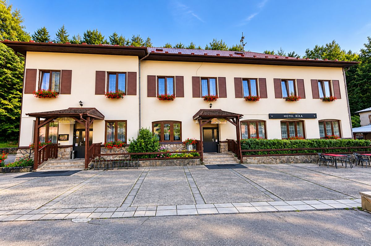 Prodej vícegeneračního domu 550 m², pozemek 1940 m² – fotografie 5