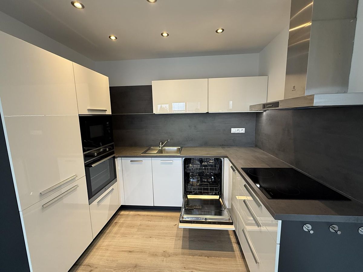 Pronájem bytu 2+kk 64 m² – fotografie 3