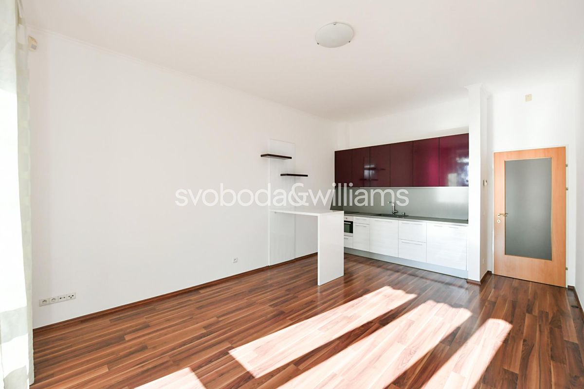 Pronájem bytu 2+kk 65 m² – fotografie 3