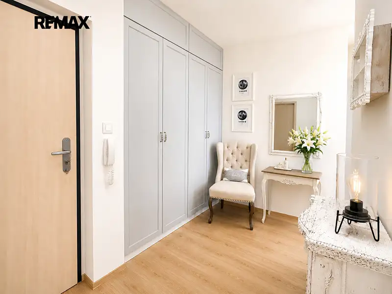 Prodej bytu 3+kk 74 m², Praha – náhled fotky 1