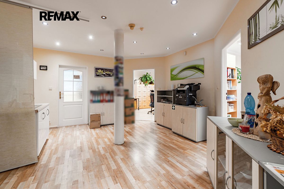 Prodej kanceláře 253 m² – fotografie 3