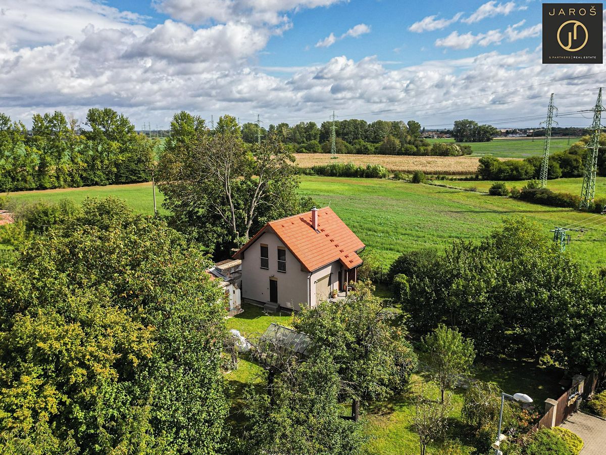 Prodej rodinného domu 102 m², pozemek 988 m² – fotografie 2