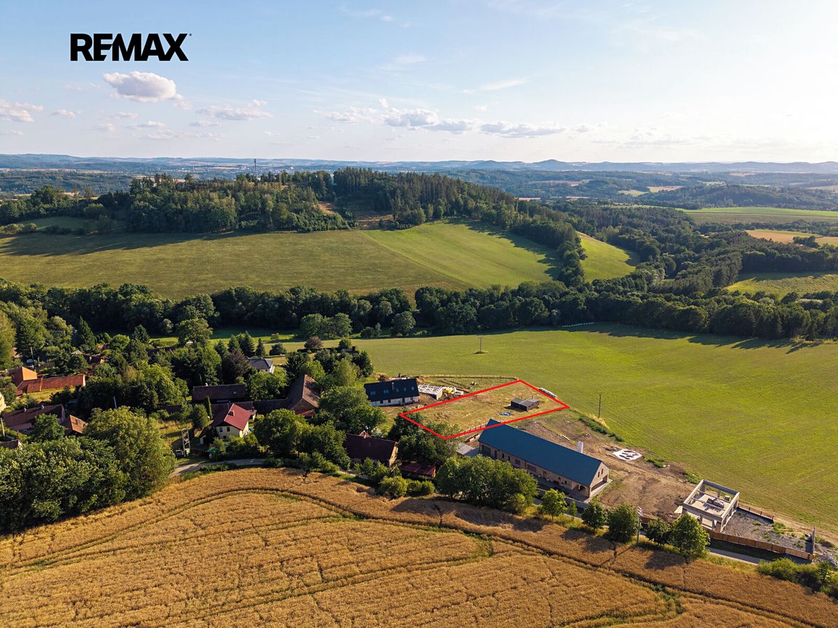 Prodej stavebního pozemku 2744 m² – fotografie 2