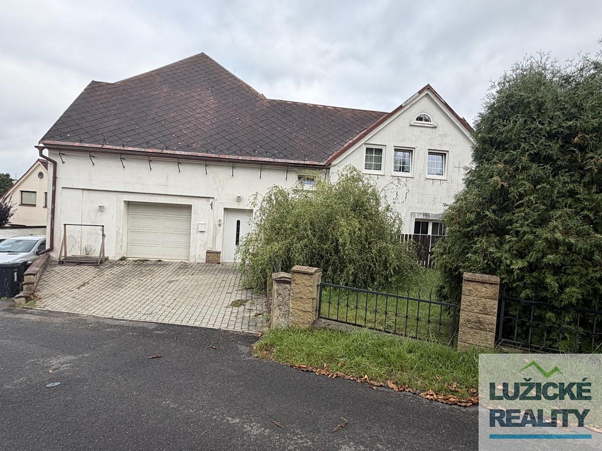 Prodej rodinného domu 280 m², pozemek 890 m²