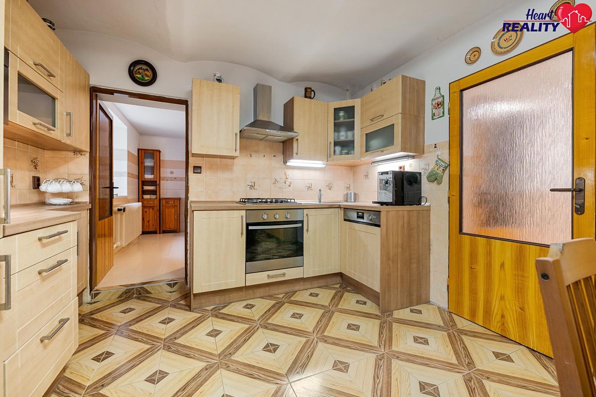 Prodej rodinného domu 149 m², pozemek 1298 m² – fotografie 5