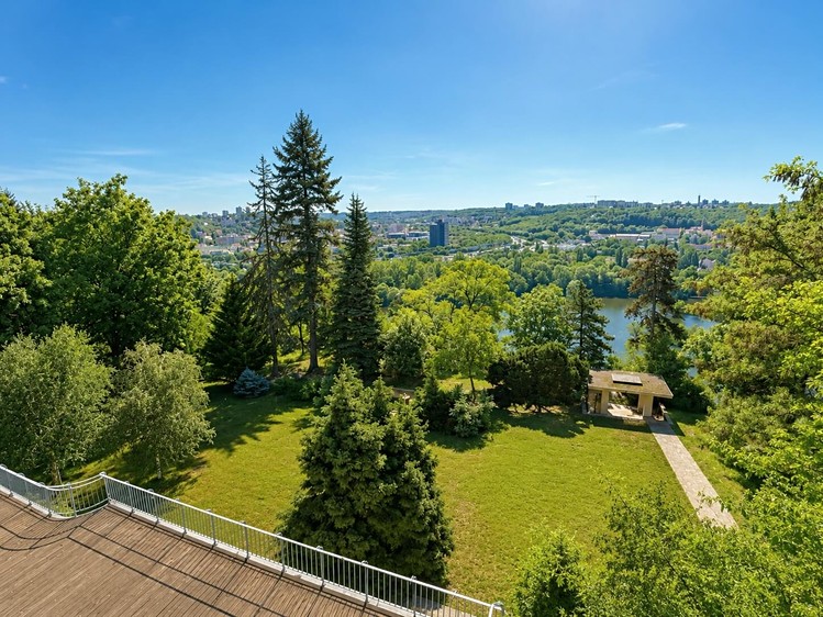 Pronájem domu, 1 200 m² (16 z 70)