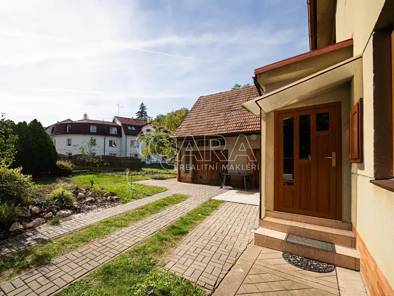 Pronájem rodinného domu 250 m², pozemek 520 m², Slatiňany – náhled fotky 1