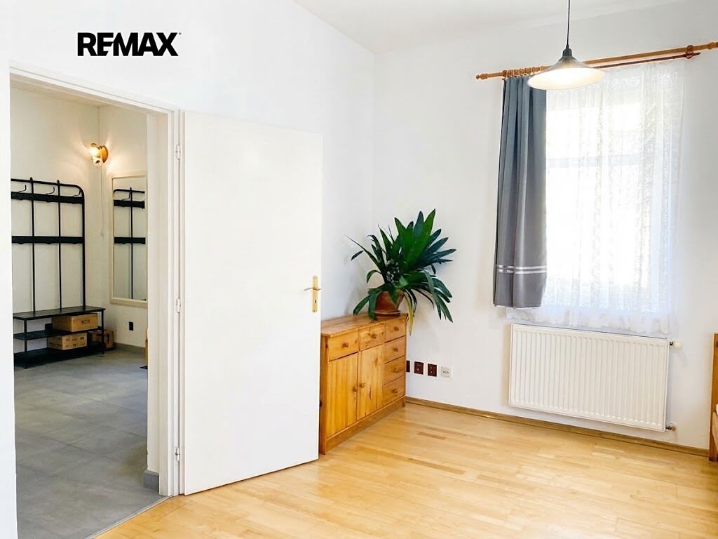 Pronájem bytu 1+1 37 m² – fotografie 3
