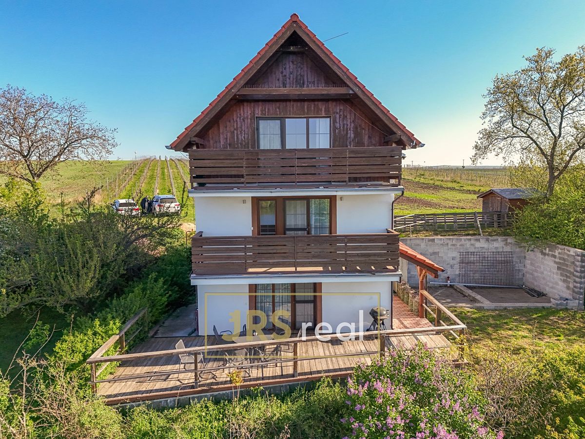 Prodej apartmánů 160 m², Strachotín – fotka 1 z 3