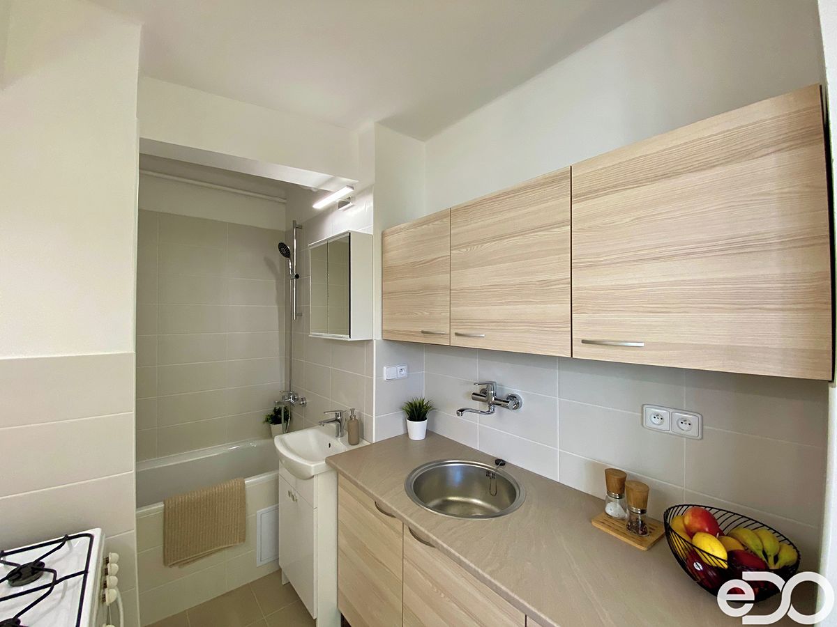 Pronájem bytu 1+kk 37 m² – fotografie 2