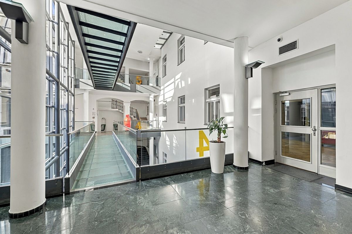 Pronájem kanceláře 1120 m² – fotografie 2
