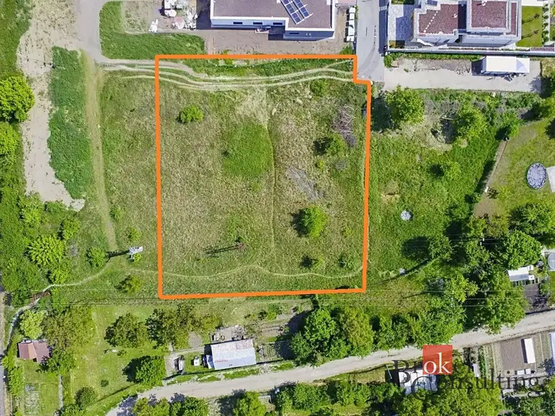 Prodej stavebního pozemku 2015 m², Hodonín – náhled fotky 1