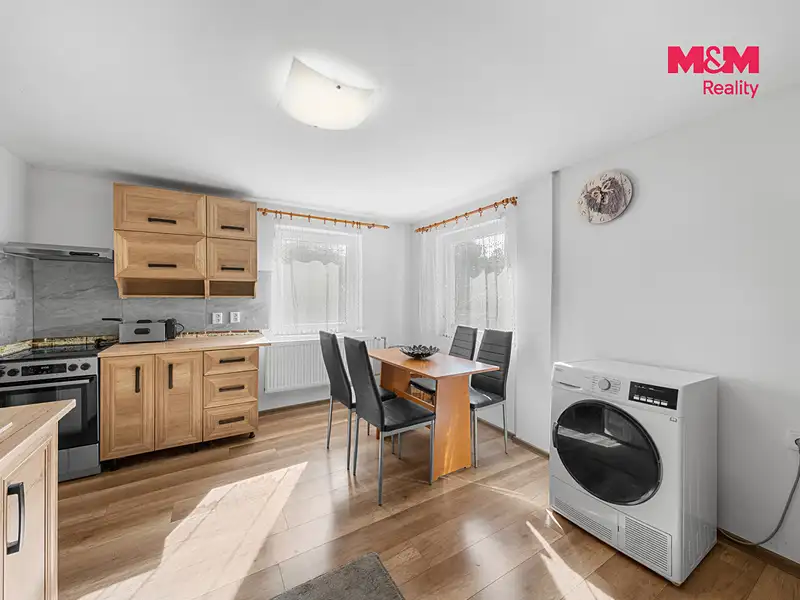 Prodej rodinného domu 240 m², pozemek 964 m², Krompach – náhled fotky 2