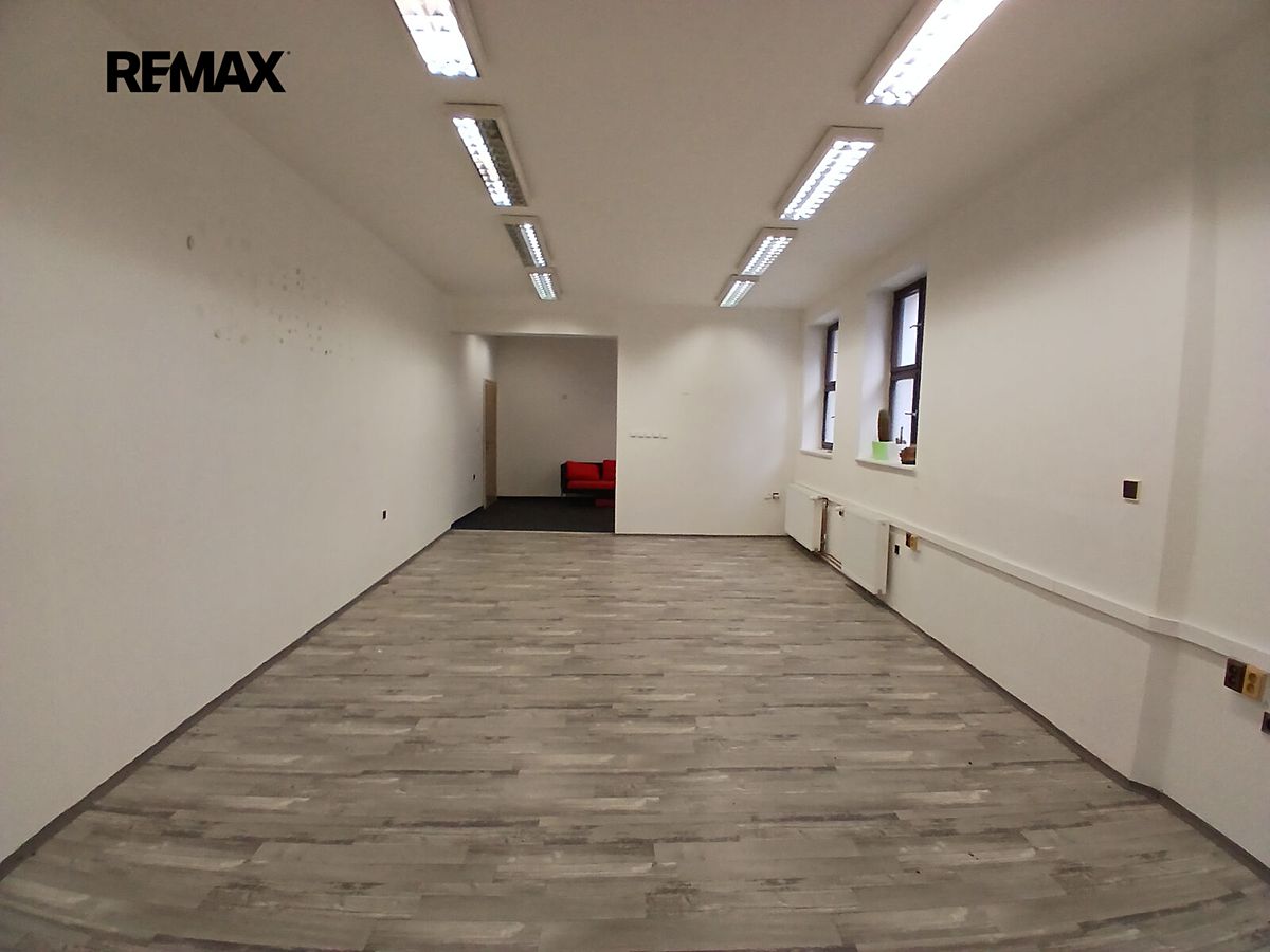 Pronájem kanceláře 49 m² – fotografie 3