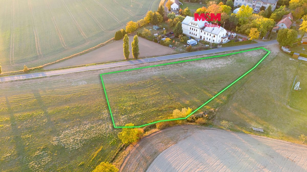 Prodej stavebního pozemku 4405 m², Šípy – fotka 1 z 3