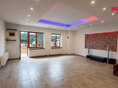Haus zum Kauf, 350 m² (2 von 21)