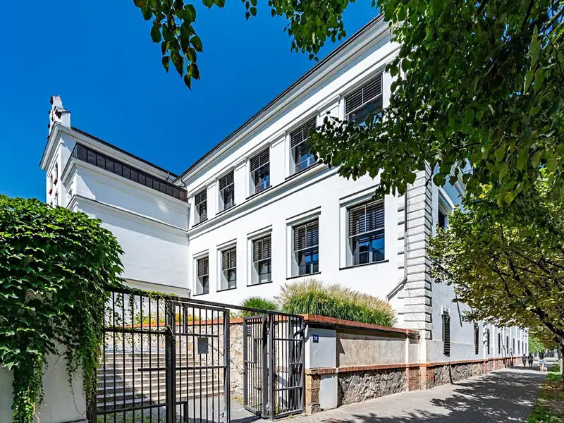 Pronájem bytu 3+kk 146 m², Praha – náhled fotky 1