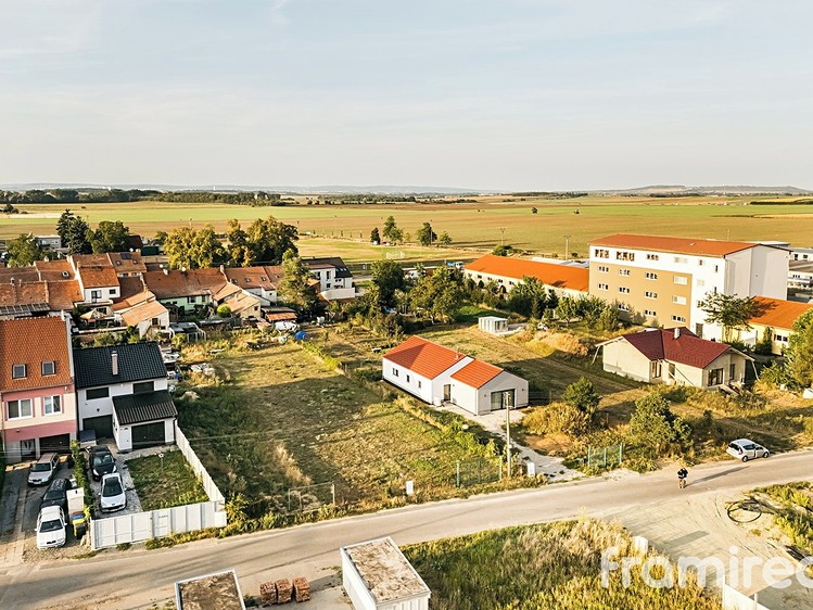 Prodej pozemku, 1 000 m² (3 z 12)