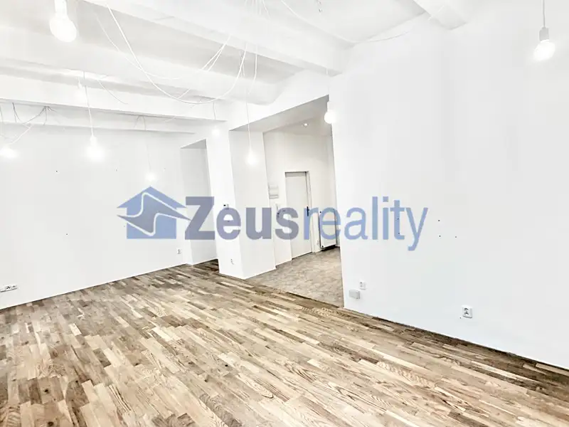 Pronájem kanceláře 48 m², Praha – náhled fotky 1