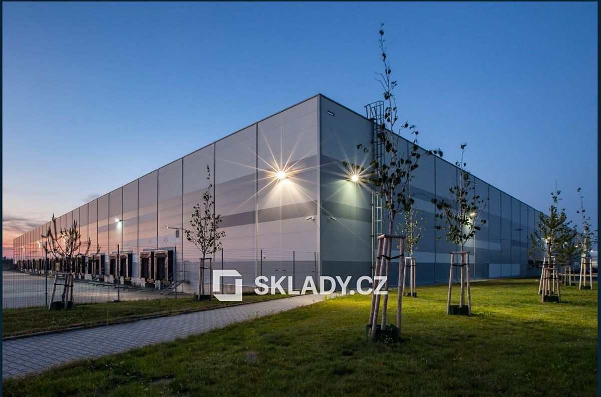 Pronájem skladového prostoru 8700 m²