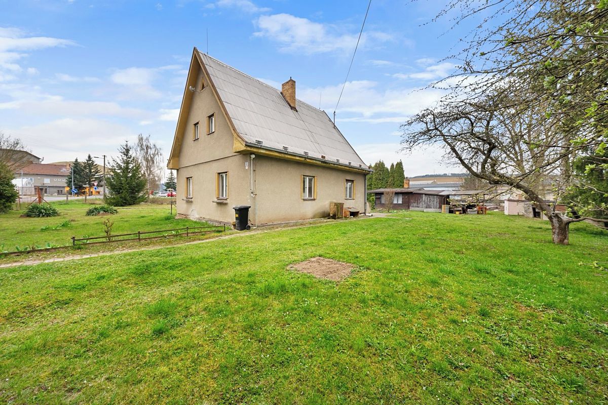 Prodej rodinného domu 120 m², pozemek 1177 m²