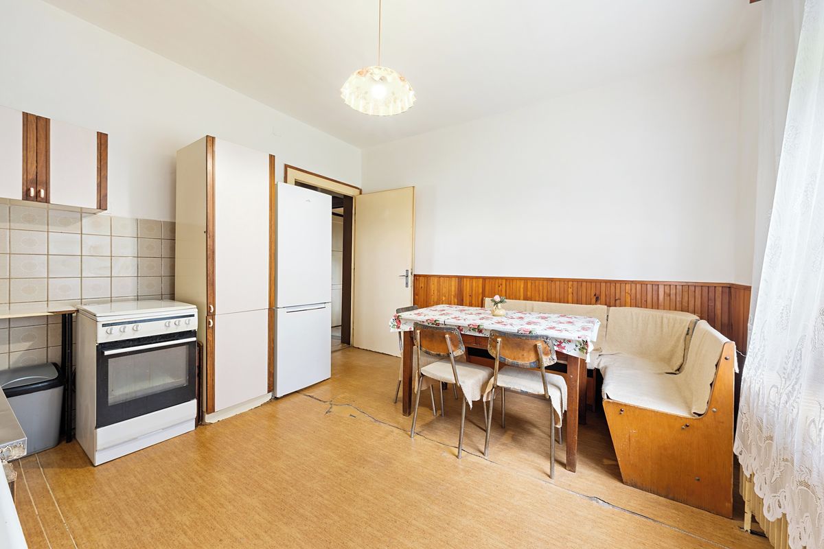 Prodej rodinného domu 120 m², pozemek 1177 m² – fotografie 2
