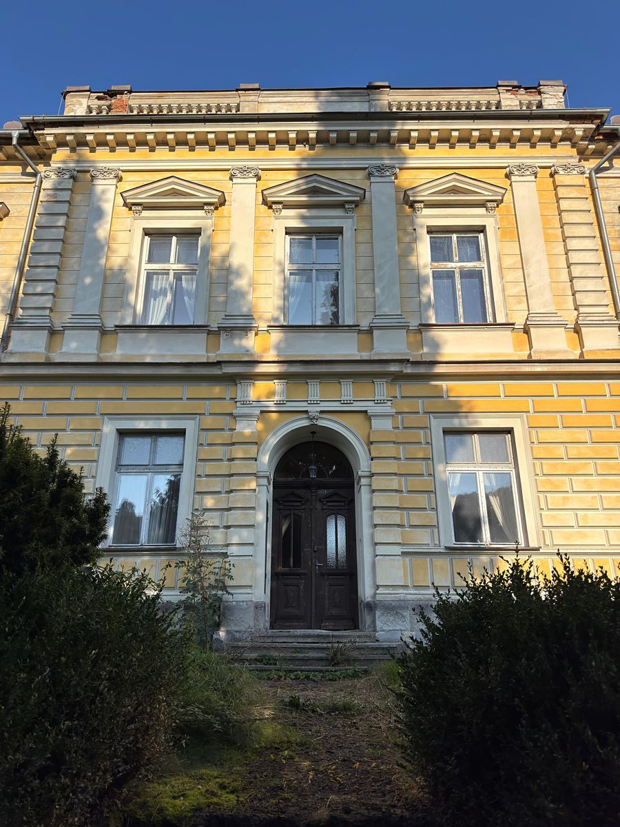 Prodej vily 580 m², pozemek 5568 m² – fotografie 3