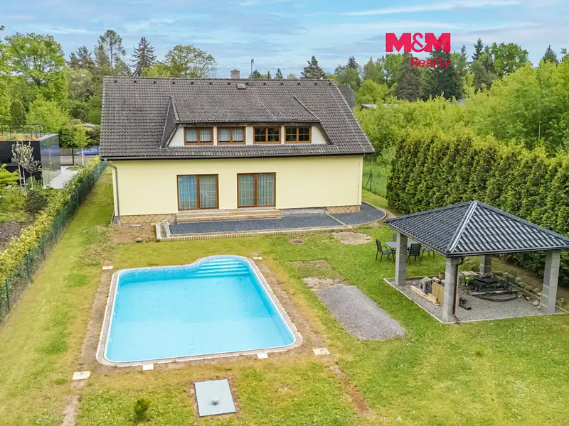 Prodej rodinného domu 230 m², pozemek 1420 m², Praha – náhled fotky 1
