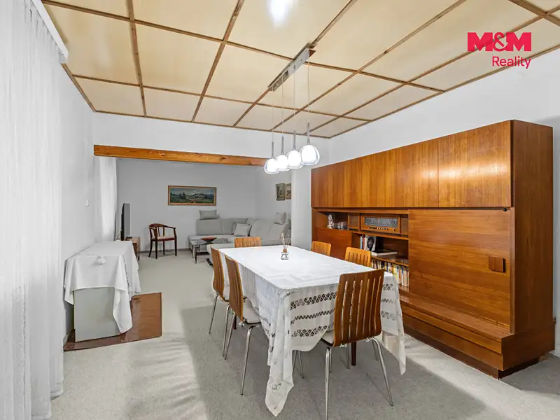 Prodej rodinného domu 245 m², pozemek 643 m², Zvoleněves – náhled fotky 3