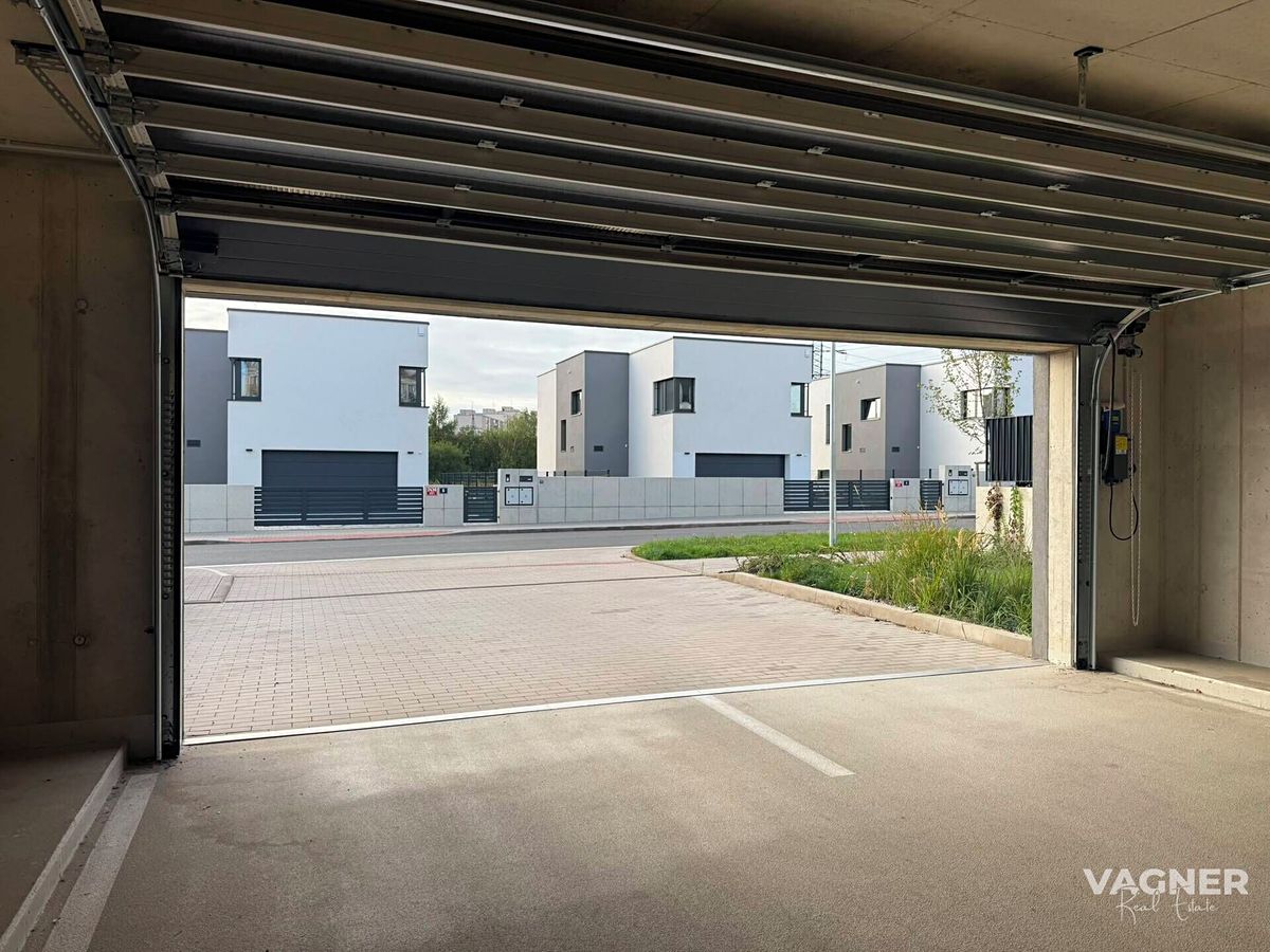 Prodej garážového stání 18 m² – fotografie 3