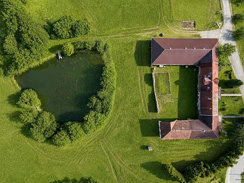 Prodej vícegeneračního domu 1072 m², pozemek 1739 m², Dolní Dvořiště – náhled fotky 1