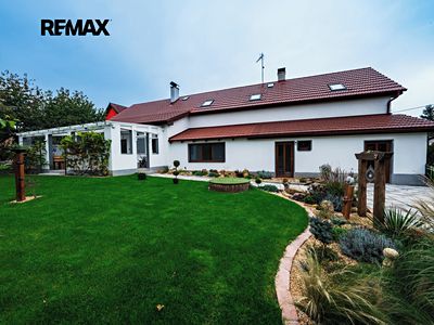 Prodej rodinného domu 440 m², pozemek 835 m²