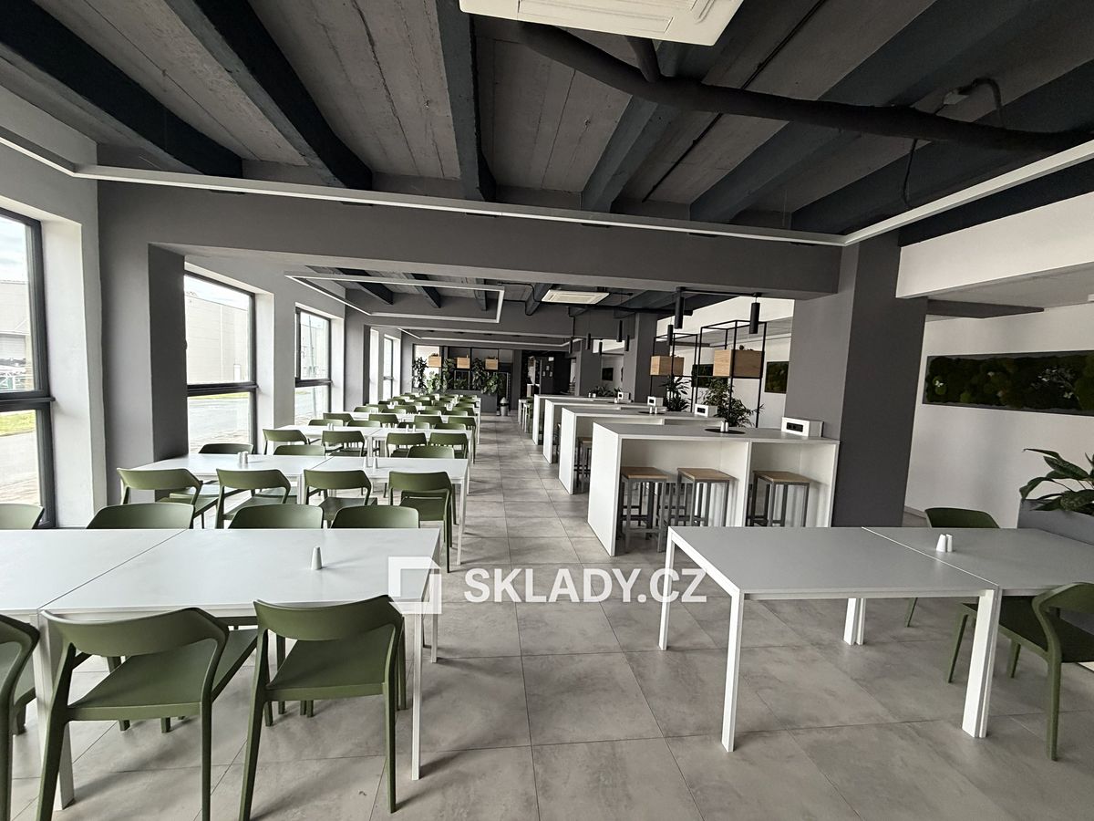 Pronájem kanceláře 640 m² – fotografie 2