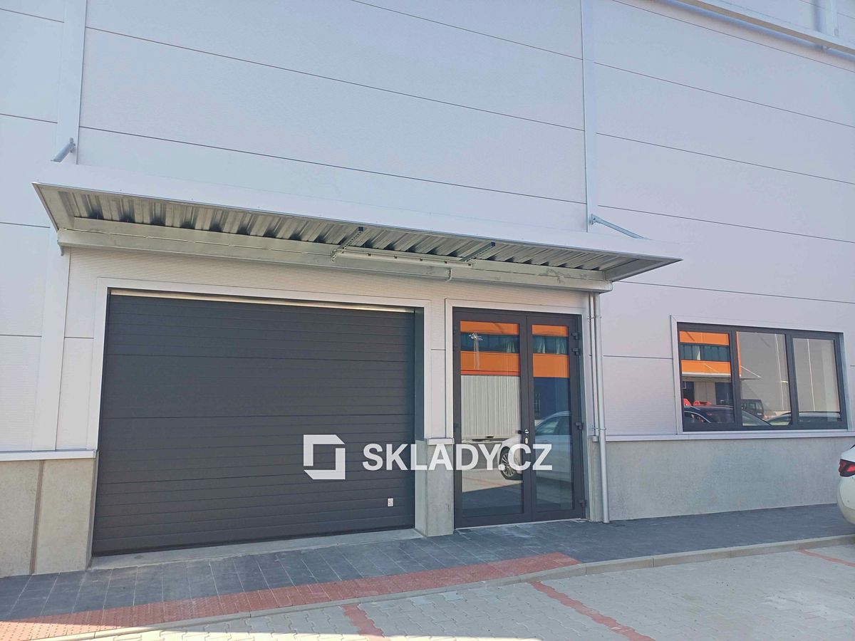Pronájem skladového prostoru 816 m²