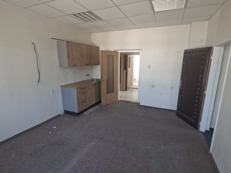 Prodej komerčního prostoru, 180 m² (13 z 32)
