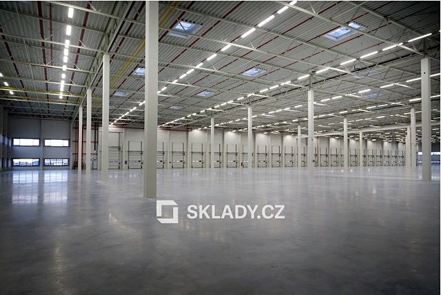 Pronájem skladového prostoru 18200 m²