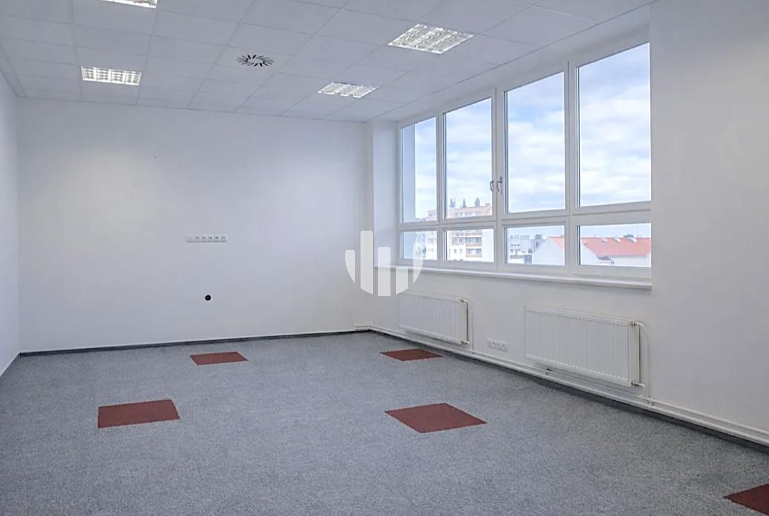 Pronájem kanceláře 714 m² – fotografie 3