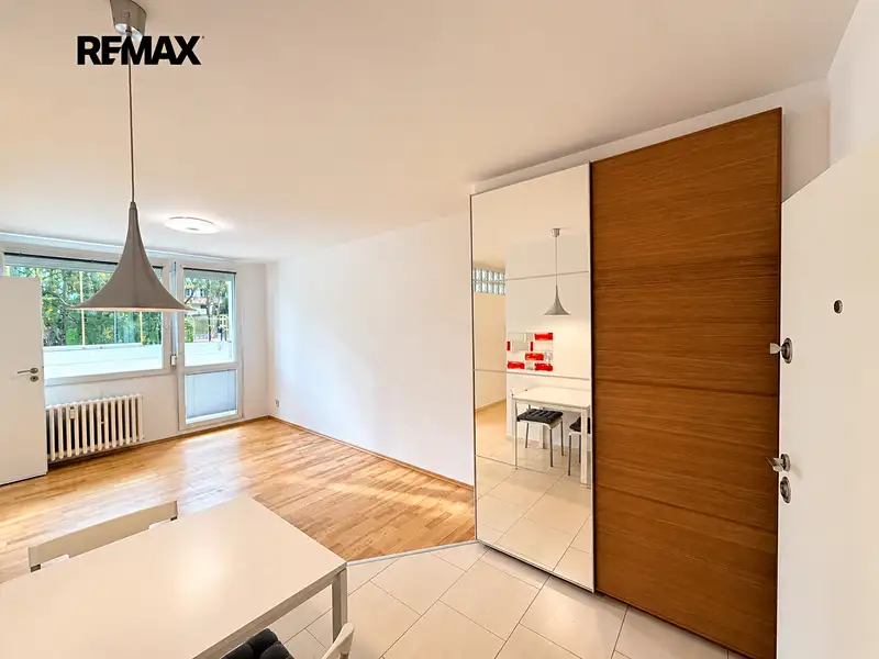 Pronájem bytu 2+kk 38 m², Praha – náhled fotky 2